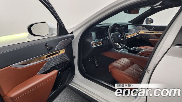 BMW 7 серии 2023 thumb 11