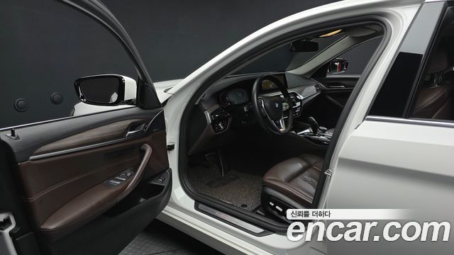 BMW 5 серии 2020 thumb 10