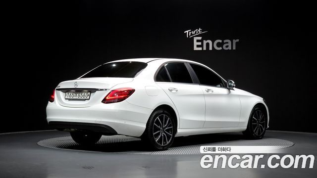 Mercedes-Benz C-Class 2019 thumb 3