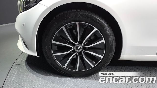 Mercedes-Benz C-Class 2019 thumb 6