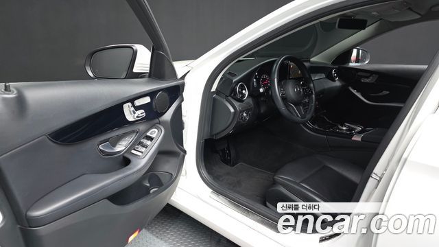 Mercedes-Benz C-Class 2019 thumb 10