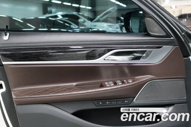 BMW 7 серии 2020 thumb 8