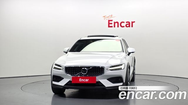Volvo V60 2019 thumb 4