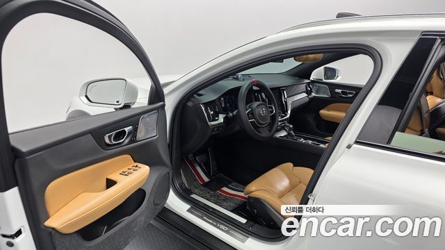 Volvo V60 2019 thumb 11