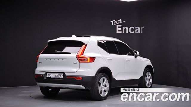 Volvo XC40 2019 thumb 3