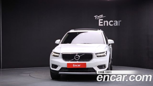 Volvo XC40 2019 thumb 4