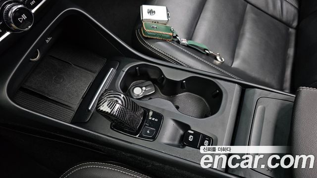 Volvo XC40 2019 thumb 10