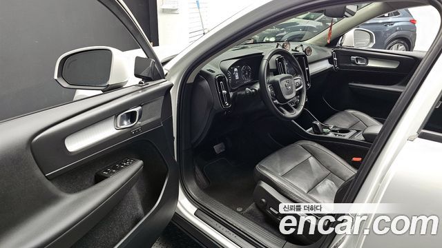 Volvo XC40 2019 thumb 11