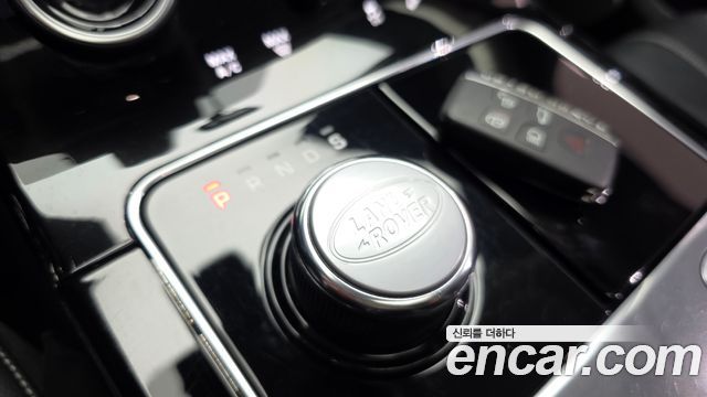 Land Rover Range Rover Velar 2019 thumb 10