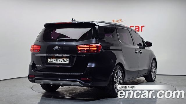 Kia Carnival 2020 thumb 3