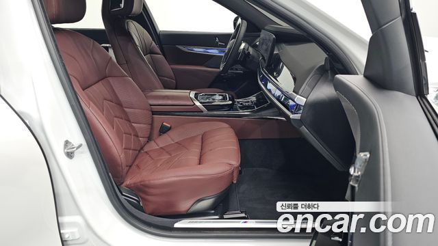 BMW 7 серии 2025 thumb 10