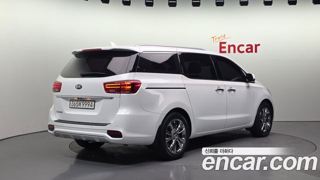 Kia Carnival 2019 thumb 3