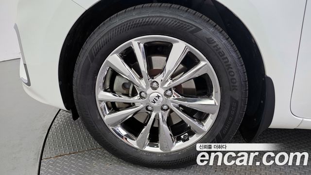Kia Carnival 2019 thumb 6