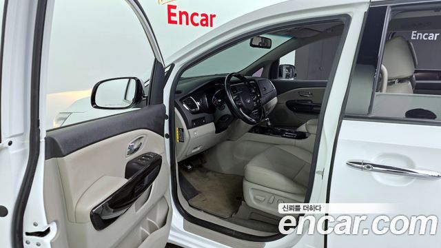 Kia Carnival 2019 thumb 11