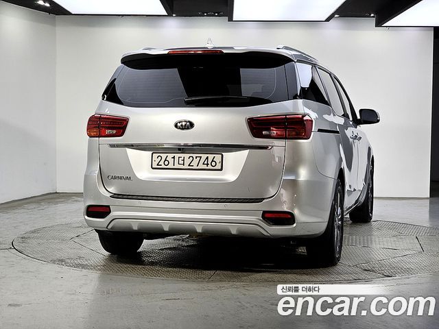 Kia Carnival 2019 thumb 3