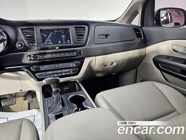 Kia Carnival 2019 thumb 9