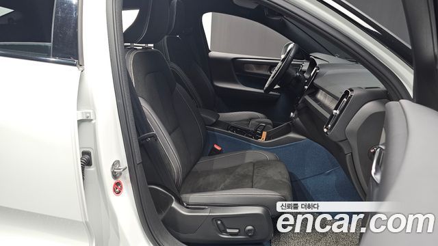 Volvo C40 2022 thumb 10