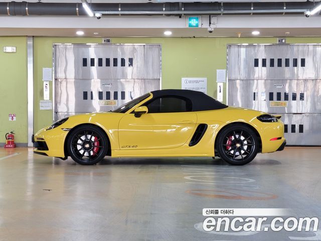Porsche Cayman 2022 thumb 4