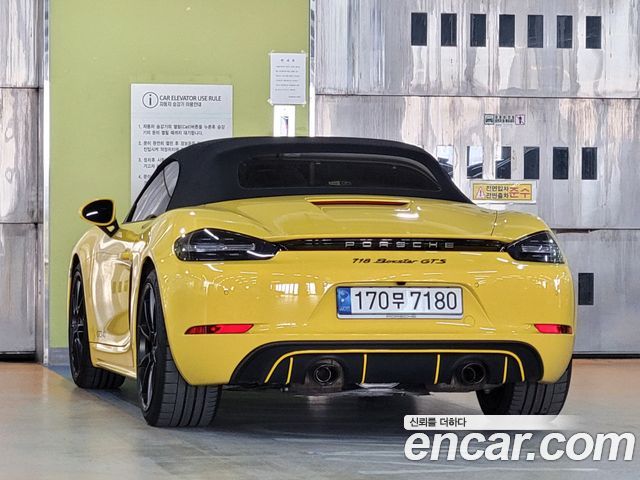 Porsche Cayman 2022 thumb 6