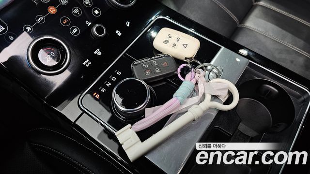 Land Rover Range Rover Velar 2019 thumb 10