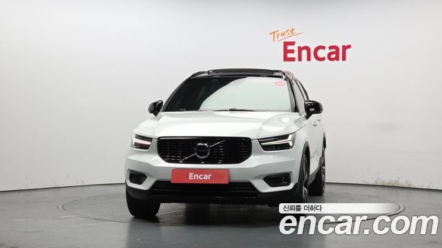 Volvo XC40 2019 thumb 4
