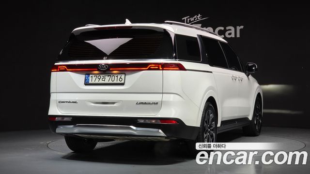 Kia Carnival 2021 thumb 3