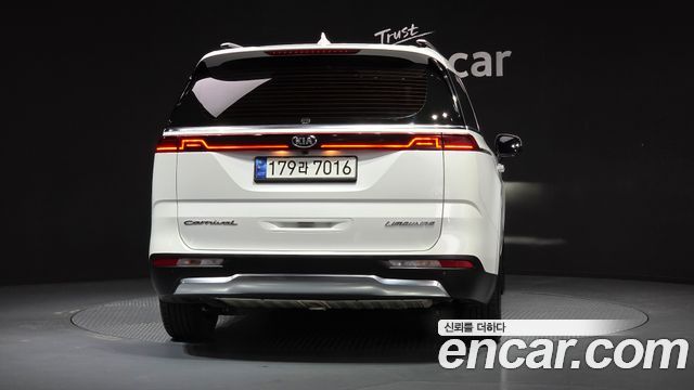 Kia Carnival 2021 thumb 5