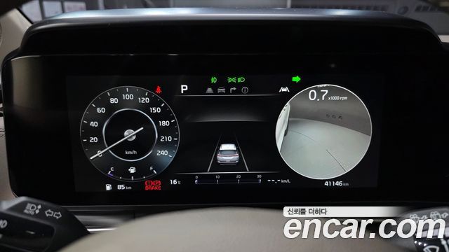 Kia Carnival 2021 thumb 9