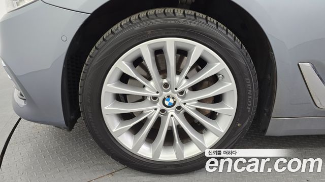 BMW 5 серии 2019 thumb 5