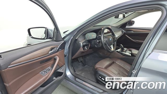 BMW 5 серии 2019 thumb 10