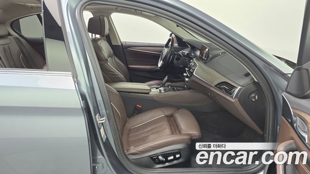 BMW 5 серии 2019 thumb 12