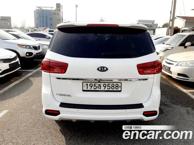 Kia Carnival 2019 thumb 8