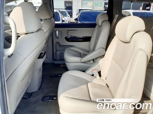 Kia Carnival 2019 thumb 11