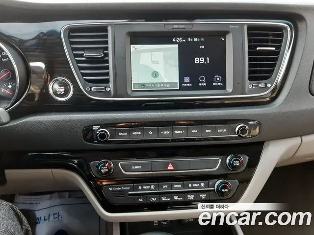 Kia Carnival 2019 thumb 4