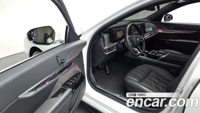 BMW 7 серии 2023 thumb 12