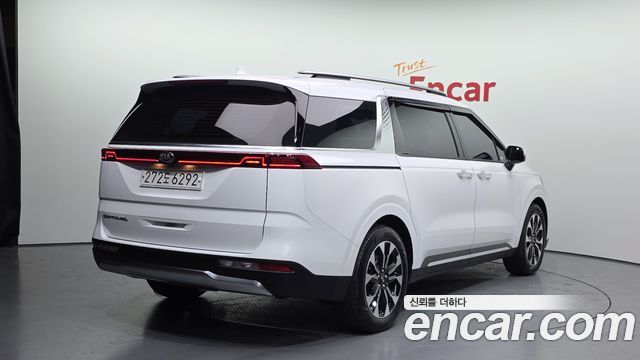 Kia Carnival 2021 thumb 3