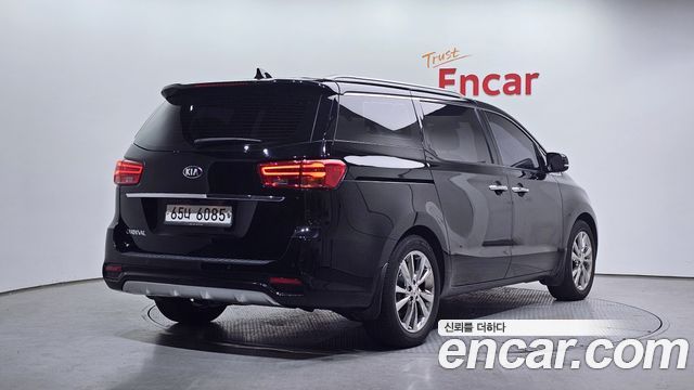Kia Carnival 2019 thumb 3