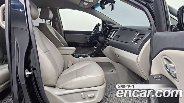 Kia Carnival 2019 thumb 11