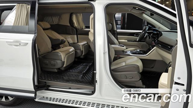 Kia Carnival 2021 thumb 12