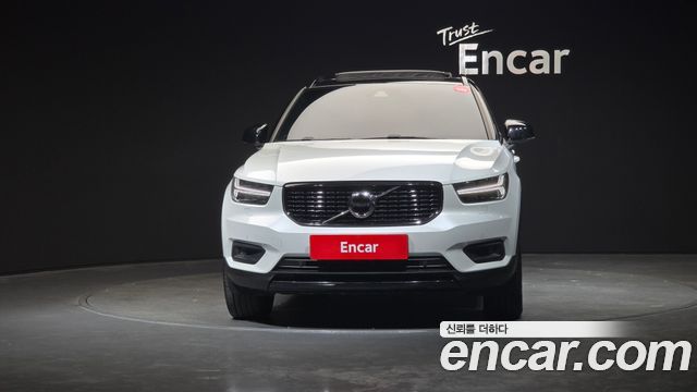 Volvo XC40 2021 thumb 4