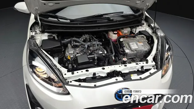 Toyota Prius C 2019 thumb 2