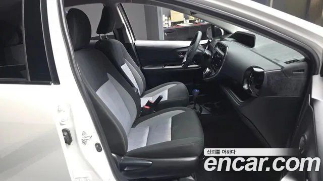 Toyota Prius C 2019 thumb 9