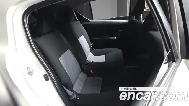 Toyota Prius C 2019 thumb 7