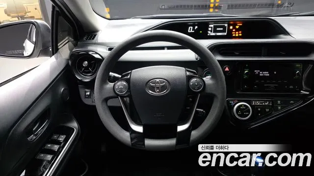 Toyota Prius C 2019 thumb 6