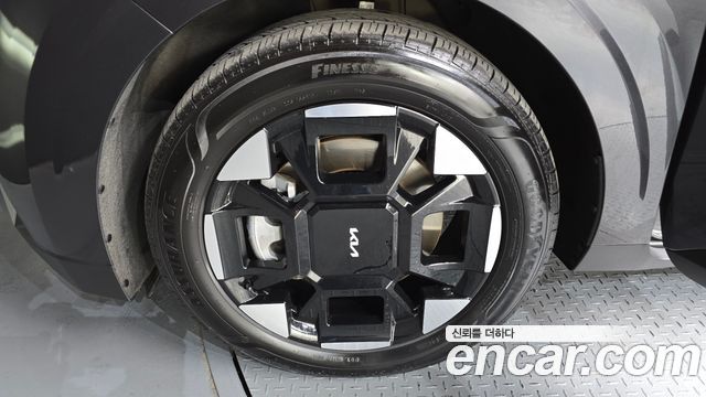 Kia Carnival 2024 thumb 5