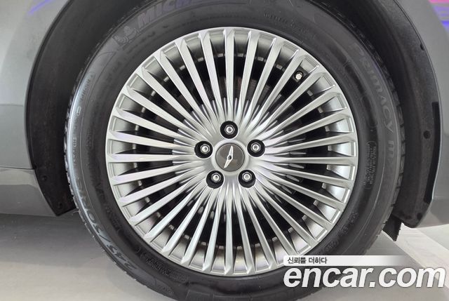 Genesis G90 2019 thumb 6