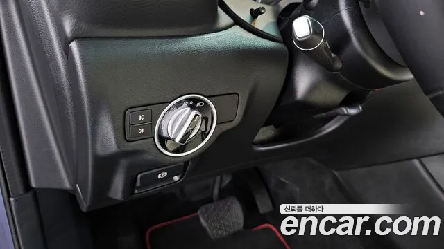 Infiniti Q30 2019 thumb 10