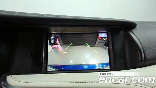 Infiniti Q30 2019 thumb 3