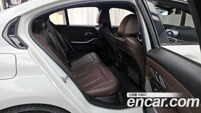 BMW 3-Series 2019 thumb 4