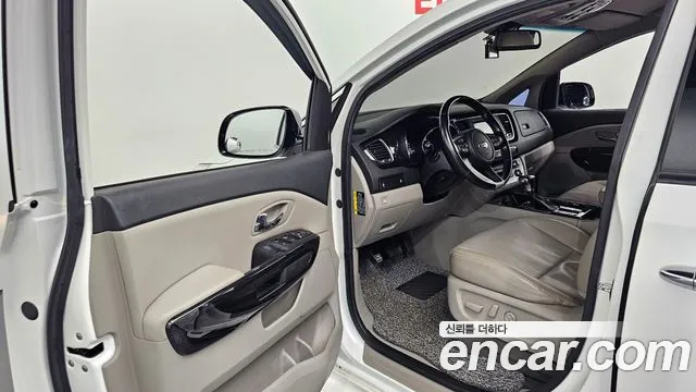 Kia Canival 2019 thumb 12